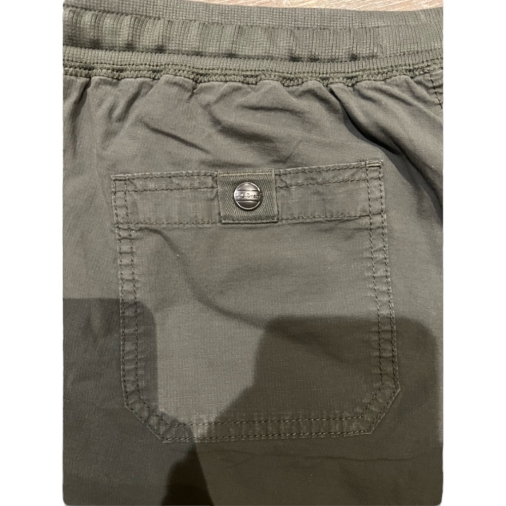 L.L. Bean Stretch Ripstop Pull-On Capri Pants - Picture 10 of 12